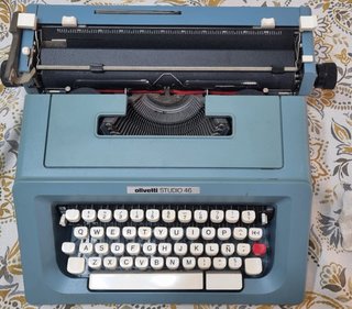 Máquina de escribir Olivetti Studio 46