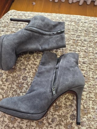 Botines ante Zara