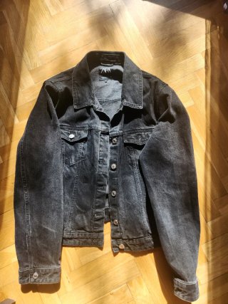 Cazadora vaquera negra Zara