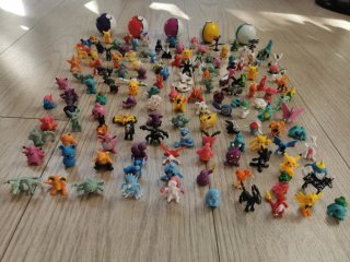Colección de 145 Figuras Pokémon y 5 Pokéball