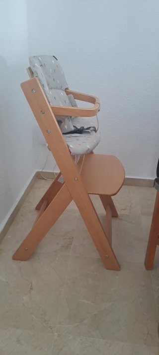 Trona de madera para bebé