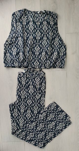 NUEVO - Conjunto Zara pantalon y top. Estampado