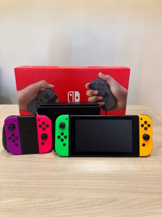 Nintendo Switch + 4 Joy-Con + Dock + Caja original