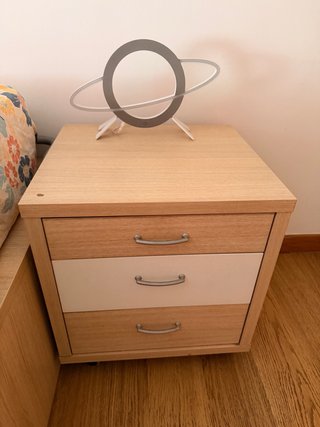 Mueble de cama con mesita de noche + regalo