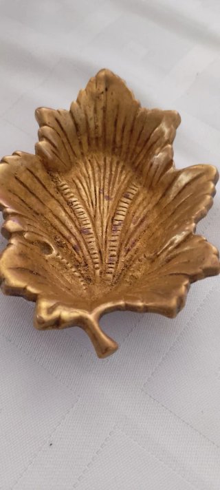 Cenicero de Bronce con Forma de Hoja
