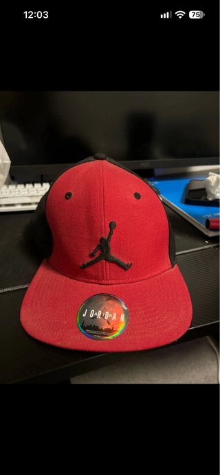Gorra Jordan Roja y Negra