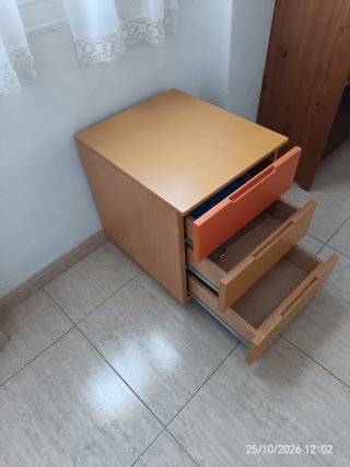 Cajonera con ruedas de madera