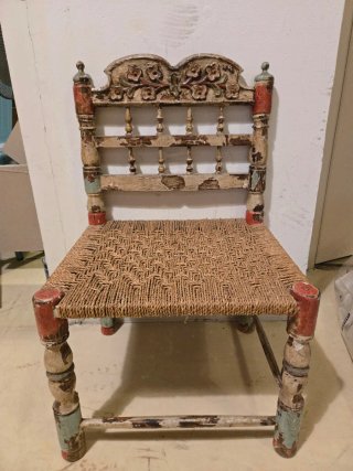 Silla antigua de madera