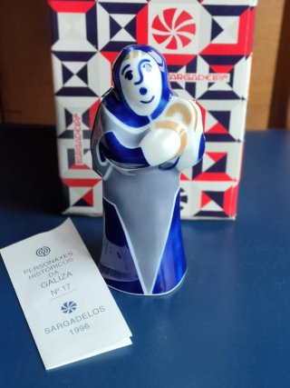 Figura Sargadelos Pero Meogo con platillos