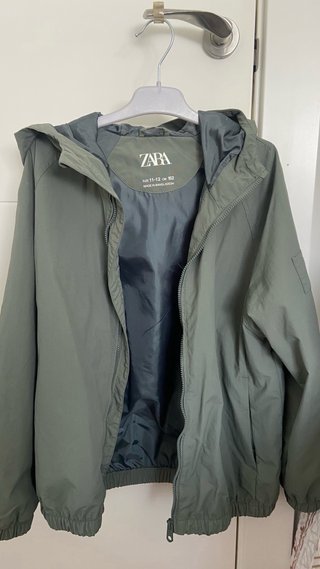 Cortavientos Zara Verde Niño. 11-12 años.