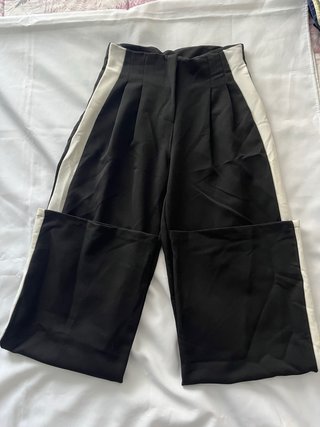Pantalón Negro con Raya Lateral Blanca