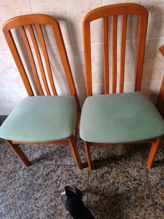 Set de 2 Sillas de Madera y Tela