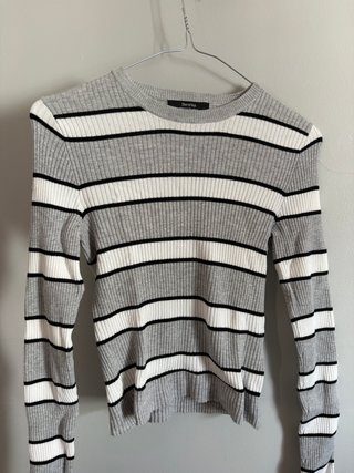 Top Bershka de rayas gris y blanco