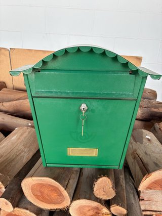Buzón de pared verde