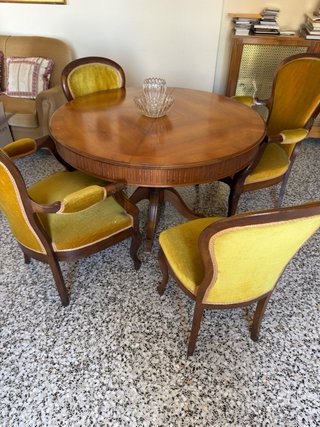 Conjunto de Mesa Redonda y 4 Sillas de Caoba