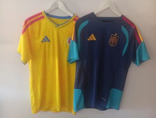 2 Camisetas de Fútbol (Colombia y España)