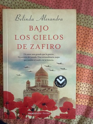 Bajo los cielos de zafiro