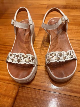 Sandalias Banyer Blancas y Doradas