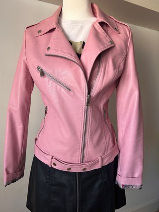 Cazadora de polipiel rosa