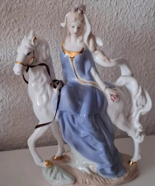Figura de Porcelana Dama a Caballo