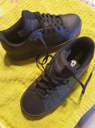 Botines adidas negros