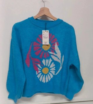 Jersey Stradivarius Azul con Flores