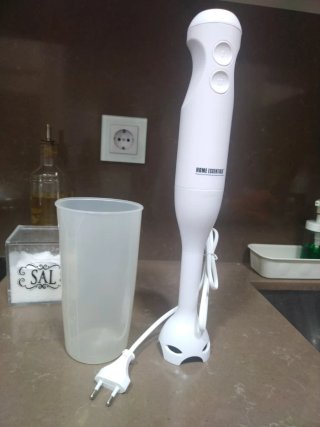 Batidora de mano Home Essentials con vaso