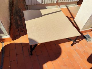 Mesa Cuadrada de Madera y Hierro