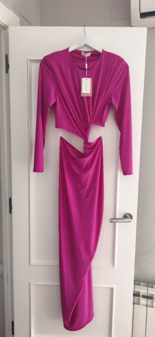 Vestido largo fucsia con aberturas