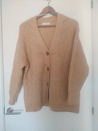 Chaqueta de punto grueso Mango beige
