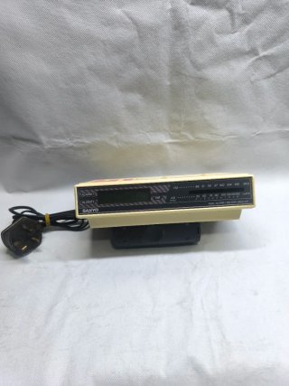 Radio Despertador Sanyo RM 7400