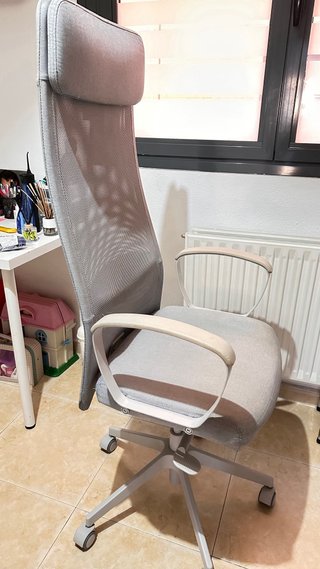 Silla de oficina gris