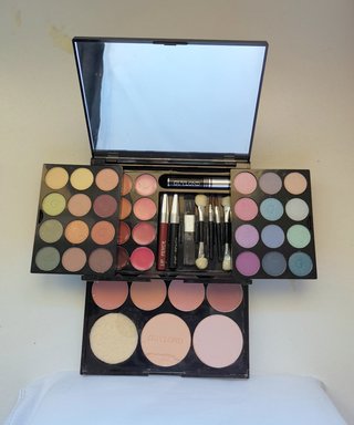 Set de Maquillaje Desplegable Guylond compacto
