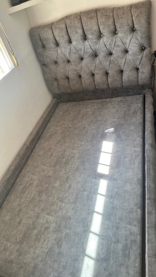 Sumier tapizado gris