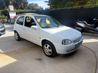 Opel Corsa año 2000 sin pegatina de contaminacion