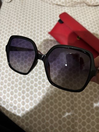 Gafas de sol GUESS negras oversize