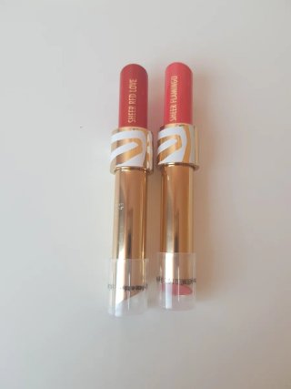 2 Barras de Labios Sheer Red Love y Flamingo