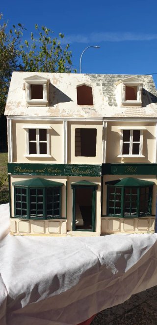 Casa de muñecas estilo tienda antigua
