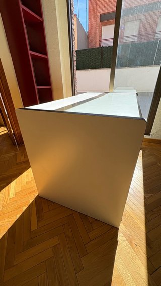 Mesa de trabajo.  Las 2: 60€