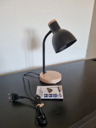 Lámpara de escritorio con cargador inalámbrico
