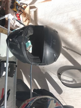 Casco de moto negro