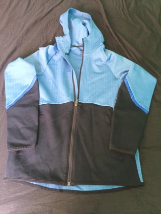 Chaqueta Deportiva Negra y azul