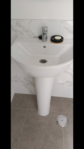Lavabo de pie blanco