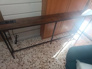 Consola Estrecha con Enchufes Integrados Nueva