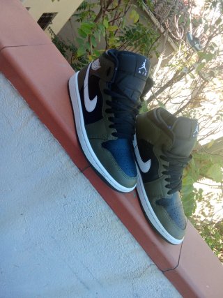 Zapatillas Jordan Verde Oliva y Negro
