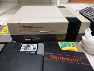 Nintendo NES con 2 mandos y 6 juegos