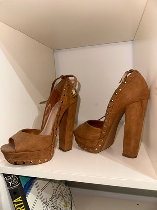 Tacones altos con plataforma