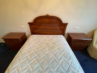 Cama de 105 con Dos Mesitas