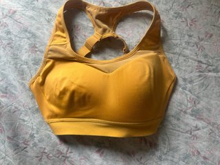 Top deportivo Gymshark amarillo