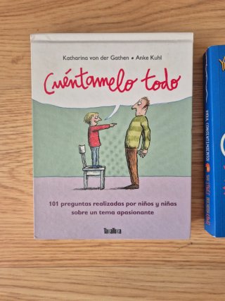 Libros sobre sexualidad y consentimiento.